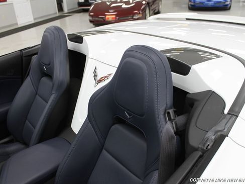 Used 2016 Chevrolet Corvette Stingray Convertible w/ 3LT Preferred Equipment Group RWD image 23
