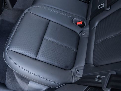 Certified 2025 Porsche Macan S image 35