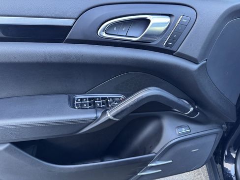 Used 2017 Porsche Cayenne S Platinum image 17