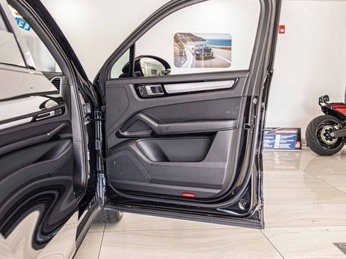 Used 2022 Porsche Cayenne S Platinum image 42