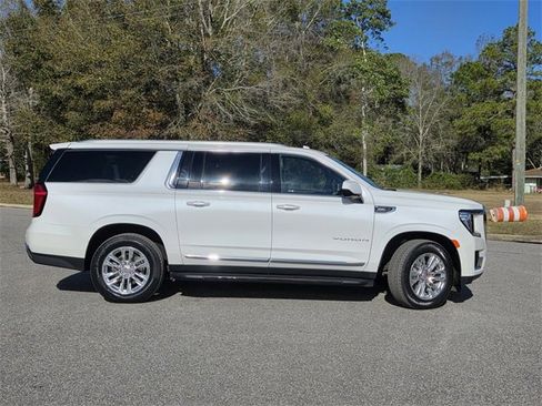 Used 2023 GMC Yukon XL SLT image 38
