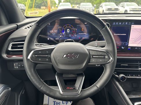 Used 2025 Chevrolet Traverse Z71 w/ Enhanced Driving Package AWD/4WD image 14