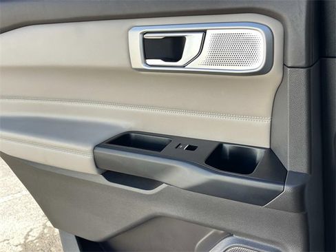 Used 2020 Ford Explorer Platinum w/ Premium Technology Package image 20