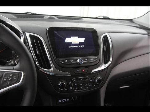 Used 2024 Chevrolet Equinox LT FWD image 9