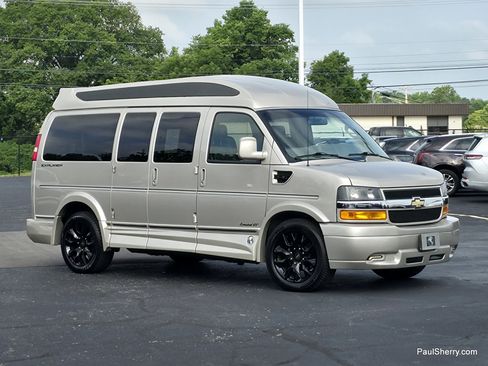 Used 2023 Chevrolet Express 2500 RWD image 9