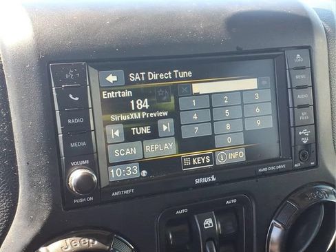 Used 2017 Jeep Wrangler Unlimited Sahara AWD/4WD image 8