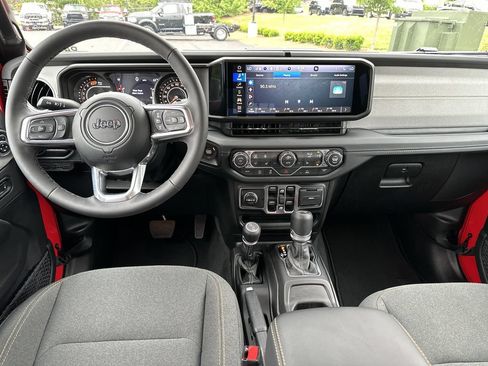 Used 2026 Jeep Wrangler Unlimited Sahara AWD/4WD image 10