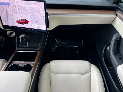 Used 2025 Tesla Model S AWD image 28