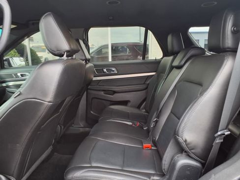 Used 2018 Ford Explorer XLT w/ Equipment Group 202A image 24