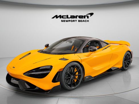 Used 2021 McLaren 765LT RWD image 3