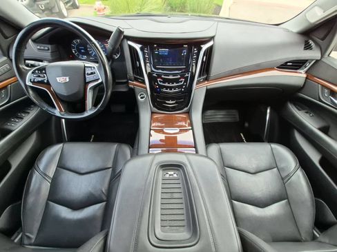 Used 2019 Cadillac Escalade Luxury w/ LPO, Radiant Package AWD/4WD image 15
