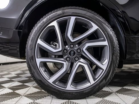 Used 2025 Land Rover Discovery Dynamic SE image 46