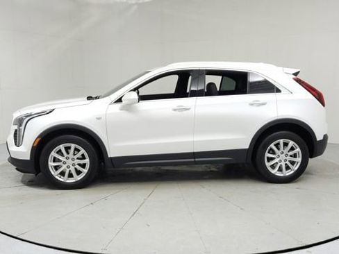 Certified 2023 Cadillac XT4 Luxury w/ Cold Weather Package image 2
