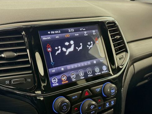 Used 2020 Jeep Grand Cherokee Laredo w/ 18" Wheel & 8.4" Radio Group image 17