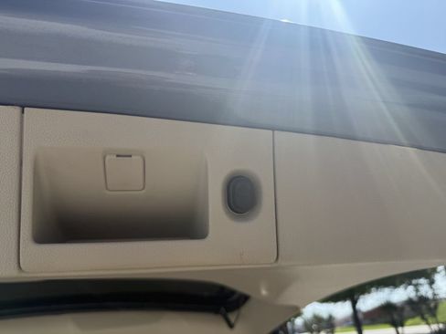 Used 2016 Cadillac Escalade Luxury AWD/4WD image 28