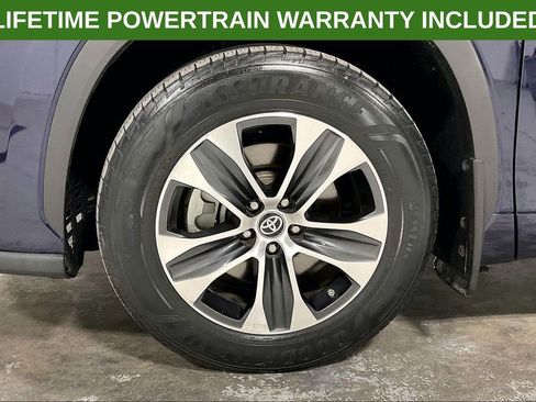 Used 2022 Toyota Highlander XLE image 11