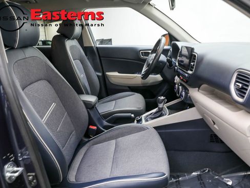 Used 2023 Hyundai Venue Limited image 35