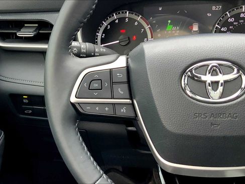 Used 2024 Toyota Highlander XSE FWD image 24