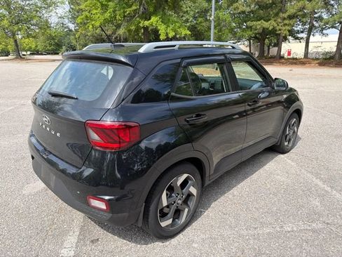 Used 2023 Hyundai Venue SEL FWD image 5