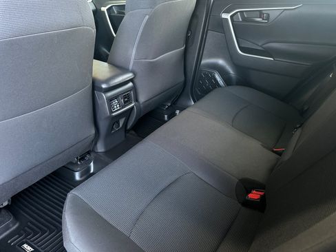 Certified 2021 Toyota RAV4 LE w/ Carpet Mat Package (TMS) AWD/4WD image 11