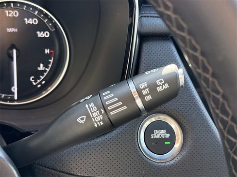 New 2025 Cadillac XT5 Luxury image 25