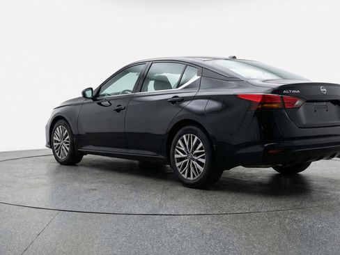 Used 2025 Nissan Altima 2.5 SV image 6