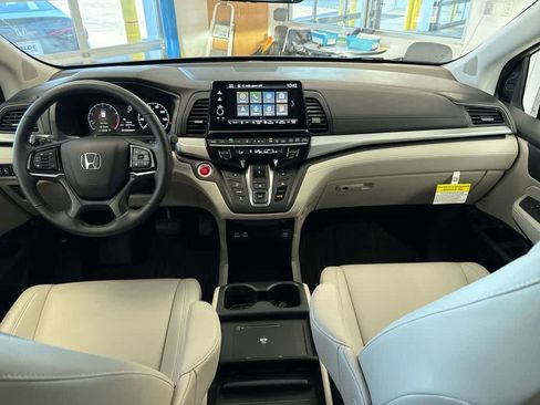 Certified 2025 Honda Odyssey EX-L image 18