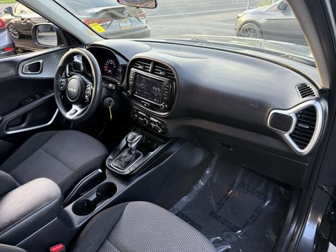 Used 2022 Kia Soul LX w/ Technology Package image 14