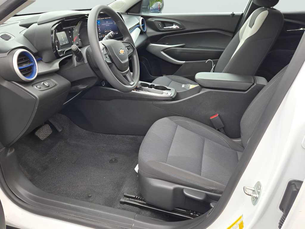 Certified 2024 Chevrolet Trax LS FWD image 27