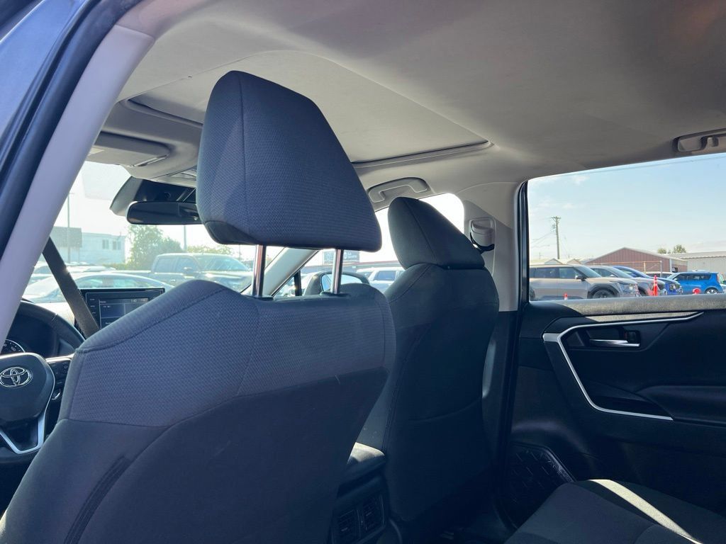 Used 2020 Toyota RAV4 XLE w/ Convenience Package AWD/4WD image 9