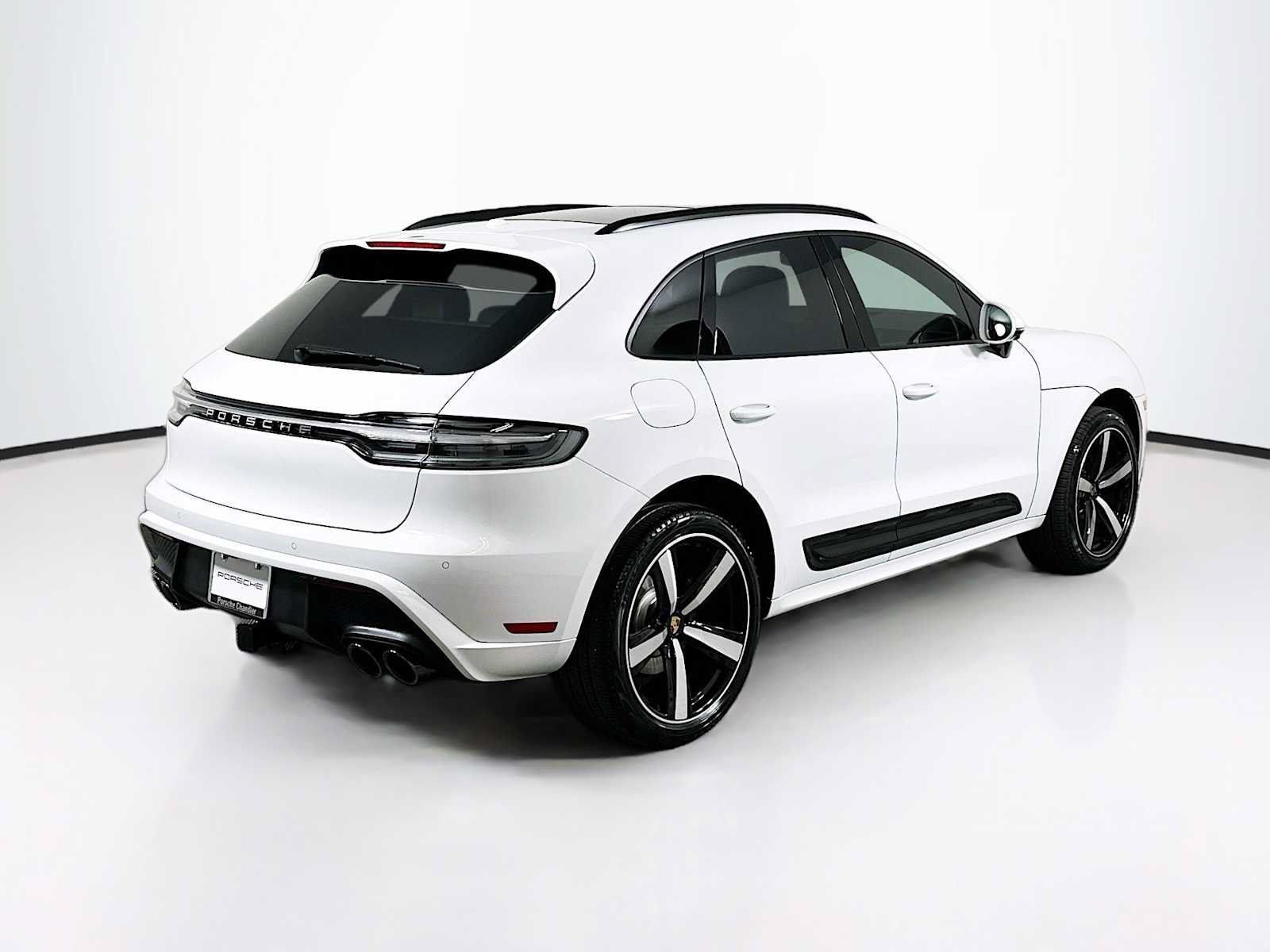 Certified 2026 Porsche Macan AWD/4WD image 9