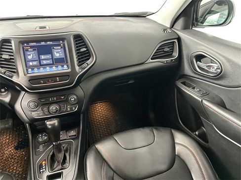Used 2022 Jeep Cherokee Trailhawk image 26