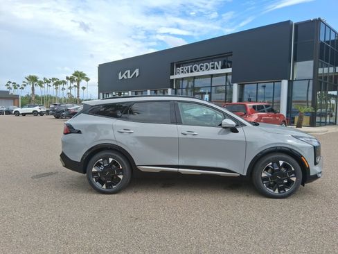 New 2026 Kia Sportage SX FWD image 3