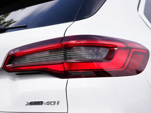 Used 2019 BMW X5 xDrive40i w/ Premium Package 2 AWD/4WD image 12