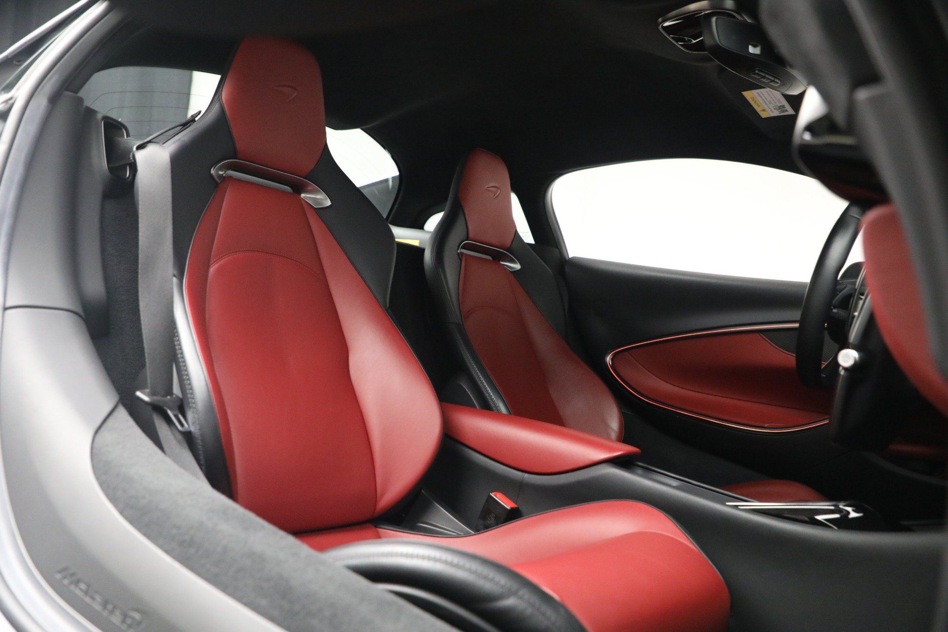 Used 2023 McLaren Artura RWD image 25