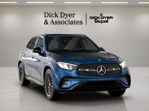 Used 2026 Mercedes-Benz GLC 300 image 1
