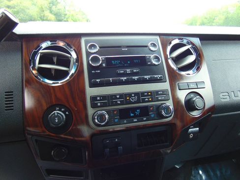 Used 2011 Ford F250 Lariat w/ Lariat Interior Pkg AWD/4WD image 21