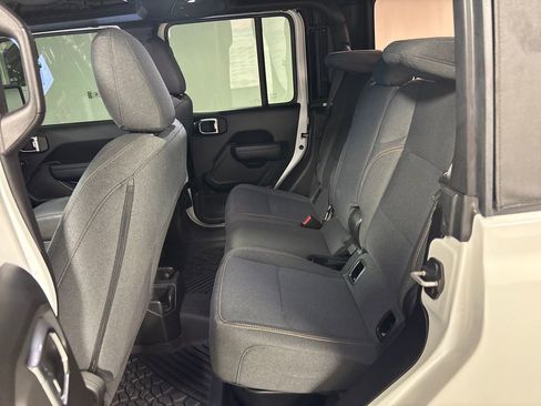 Used 2025 Jeep Gladiator Sport image 38