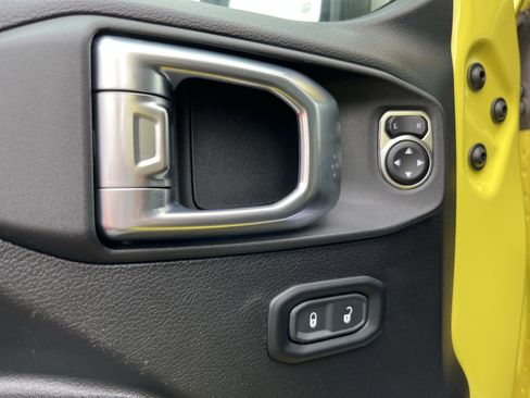 Used 2022 Jeep Wrangler Unlimited Sport image 15