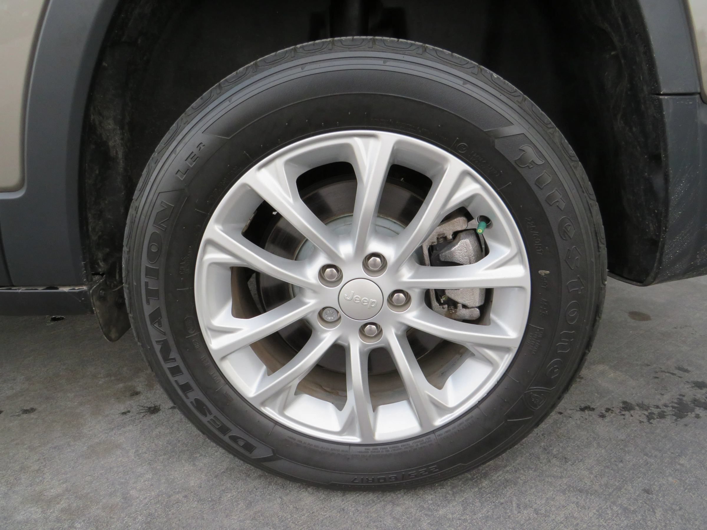 Used 2019 Jeep Cherokee Latitude w/ Popular Appearance Group FWD image 41