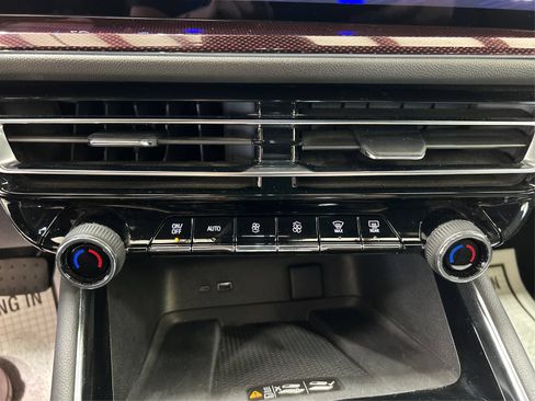 Used 2025 Chevrolet Traverse Z71 AWD/4WD image 26