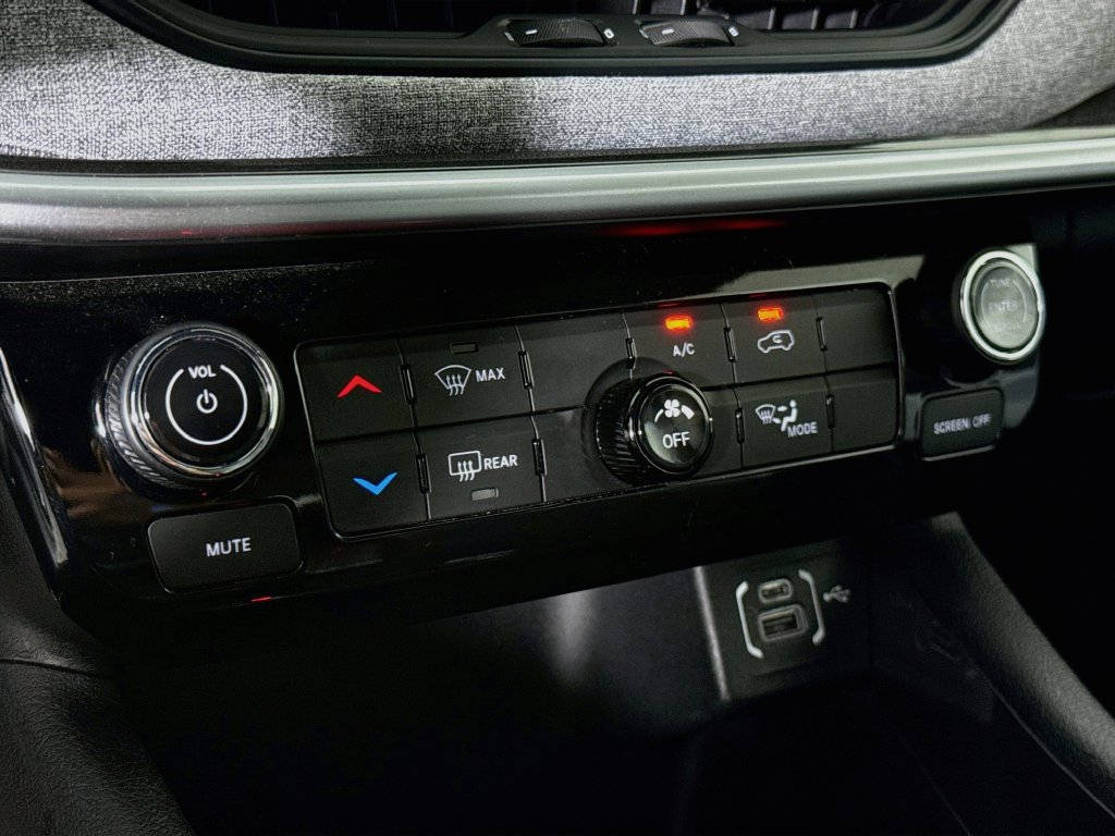 Used 2023 Jeep Compass Latitude AWD/4WD image 8