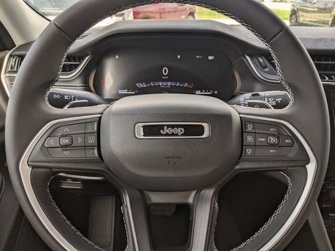 Certified 2025 Jeep Grand Cherokee Laredo X RWD image 27