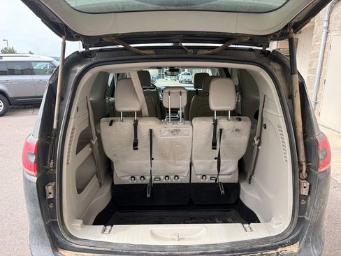 Used 2021 Chrysler Pacifica Touring-L AWD/4WD image 25