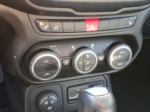 Used 2017 Jeep Renegade Trailhawk image 21