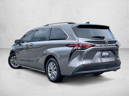 Used 2022 Toyota Sienna XLE FWD image 12