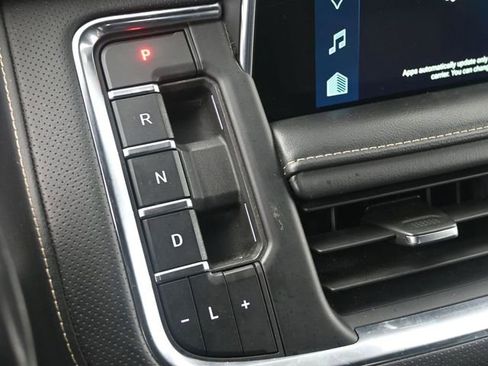 Used 2023 Chevrolet Suburban Premier image 25