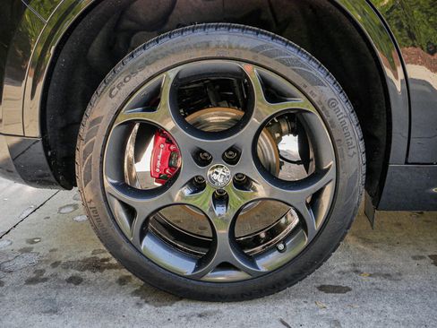 Used 2024 Alfa Romeo Stelvio Veloce image 13