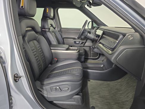 Used 2022 Rivian R1S Launch Edition image 24