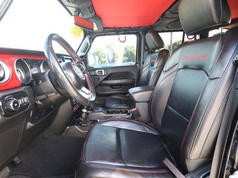 Used 2022 Jeep Wrangler Unlimited Rubicon image 2